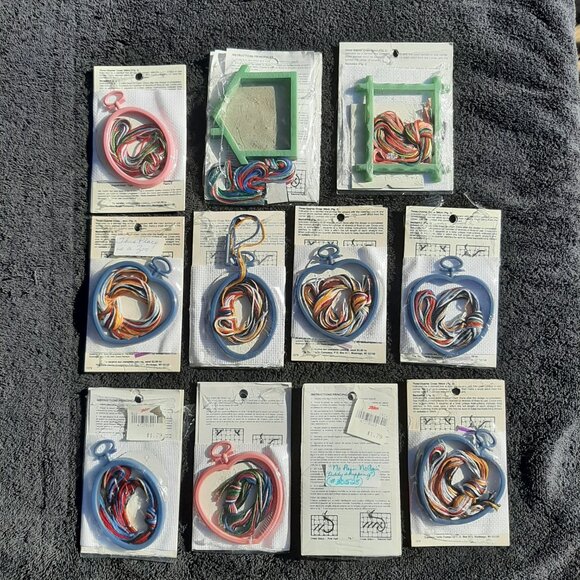 Lot (11) THE NEW BERLIN CO. COUNTED Mini CROSS STITCH KITS 3" - Picture 2 of 2